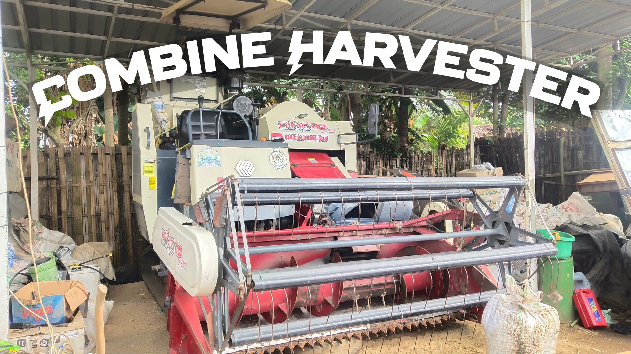 Combine Harvester (Mesin panen padi)